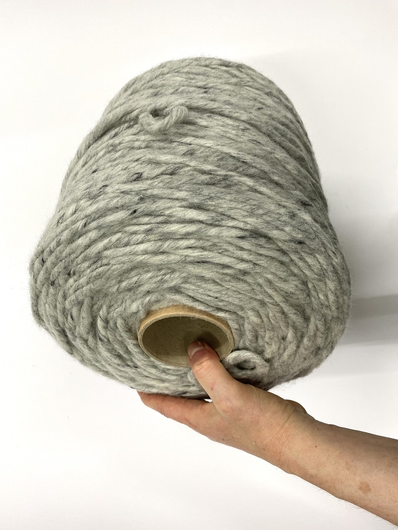 rattestaarten 100% pure wol  natuurlijek kleuren soft grey